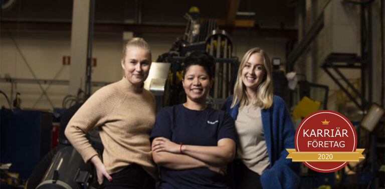 Tre karriärkvinnor från Epiroc - Årets nykomling employer branding - står tillsammans i en verkstad.