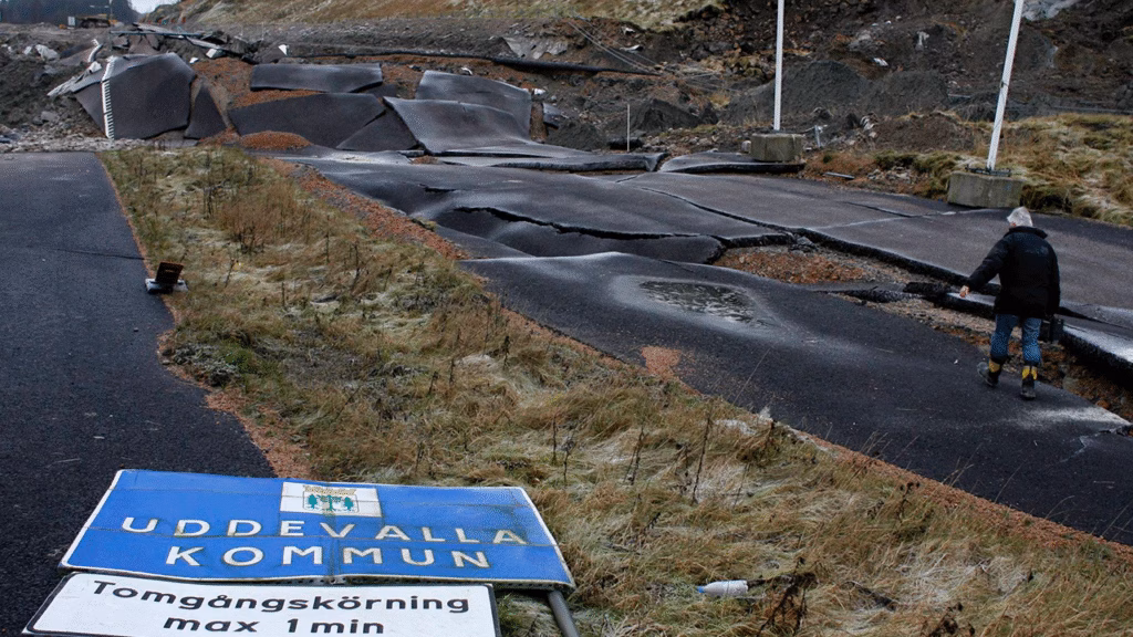 Vy över raset skredet på E6 vid Munkedal 2007.
