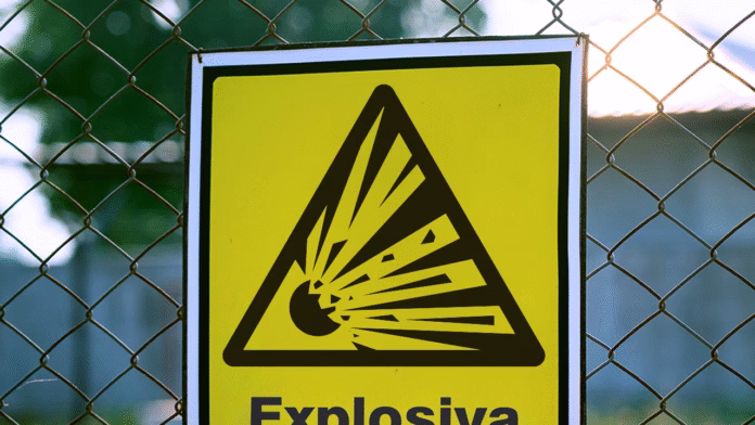 Varningsskylt: Explosiva varor.